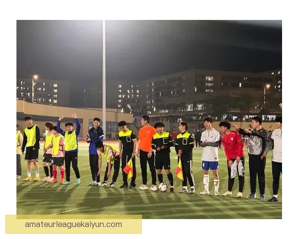 足球明星合影展示热门球员实力与风采，备受关注的团队氛围引发讨论。